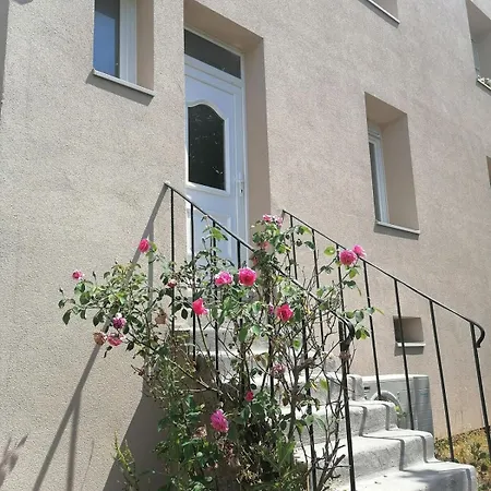 Nid Douillet Aux Portes De Nancy * Varangéville